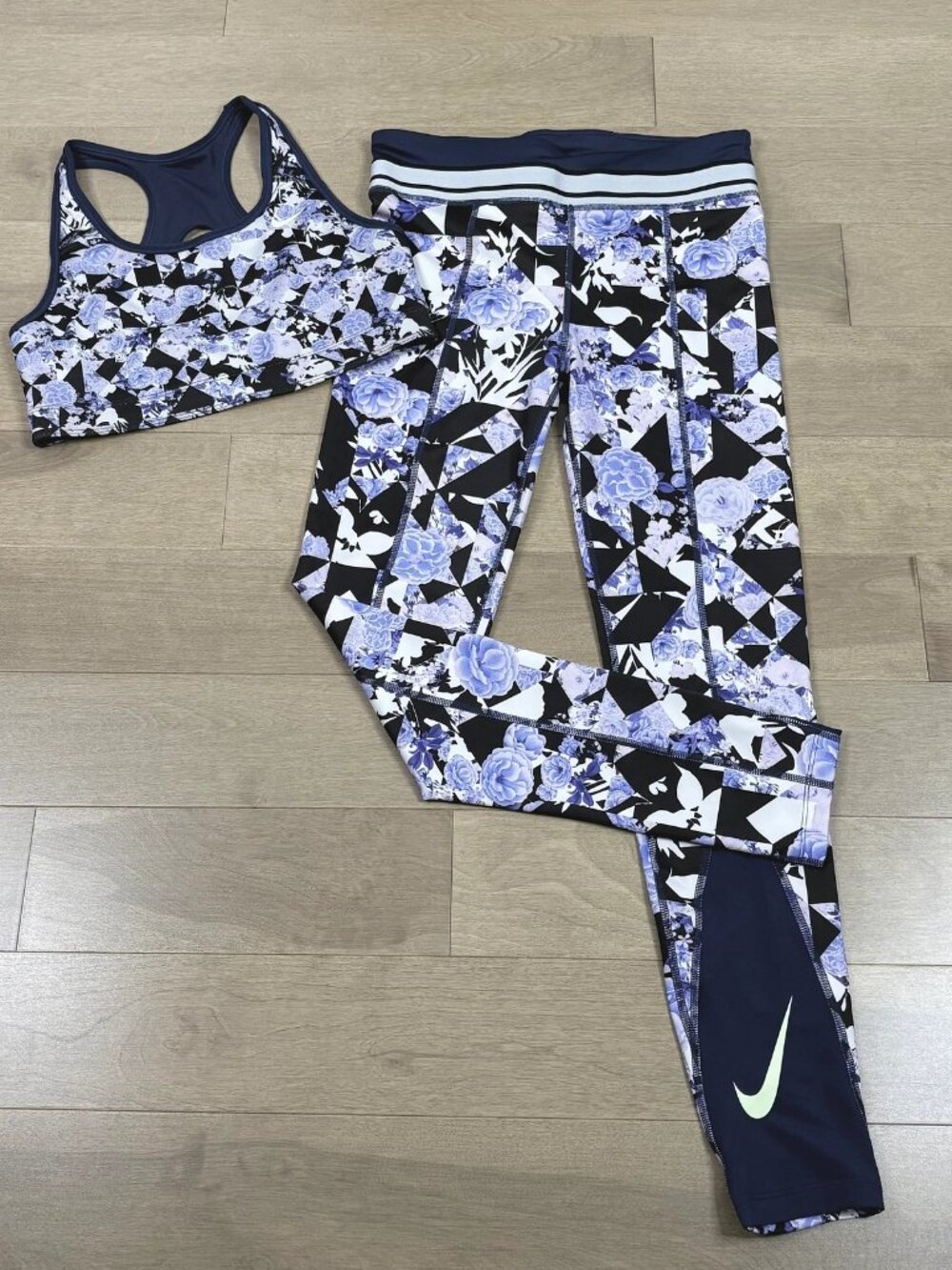 NIKE kids' XL leggings and sports bra set